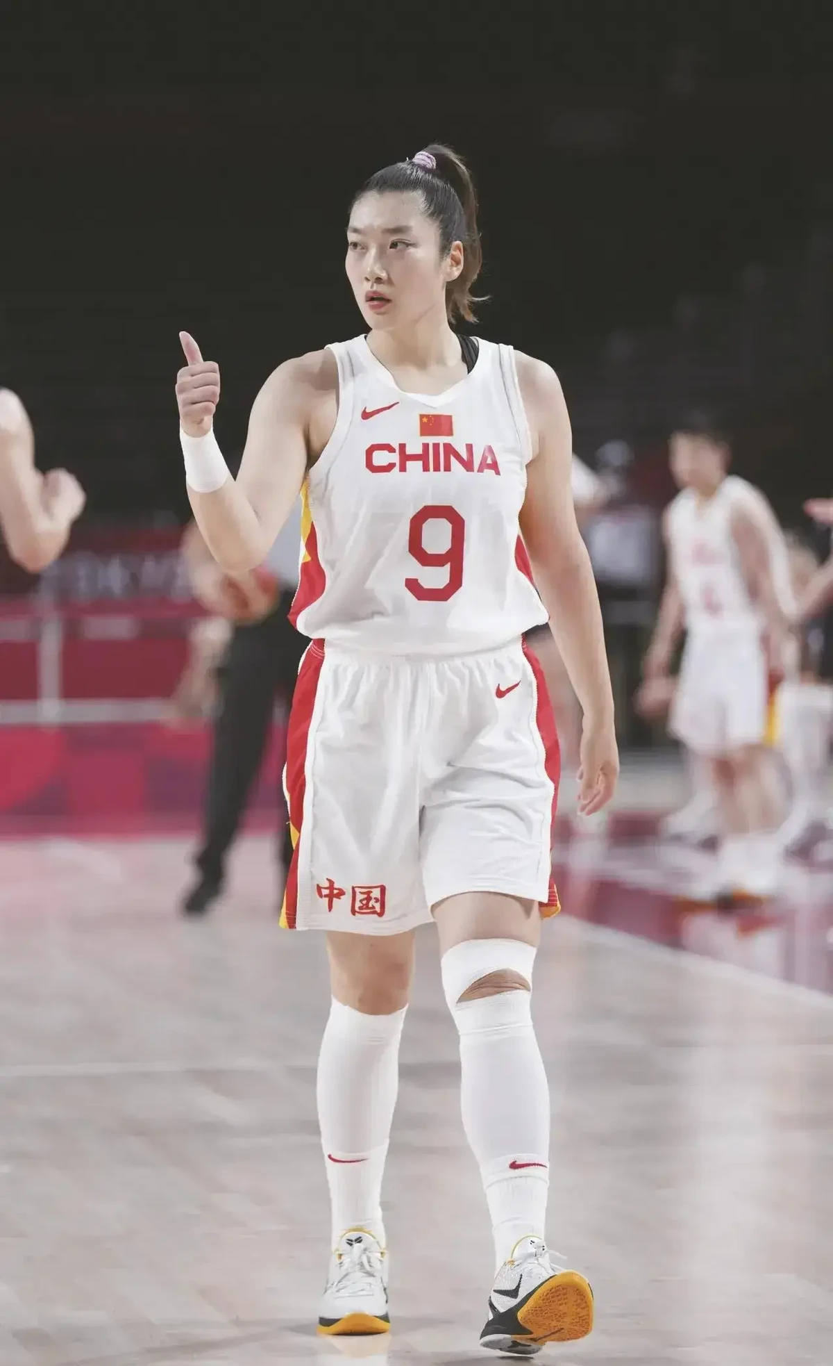 如何在篮球表演赛中观察和发展个人技能_2
